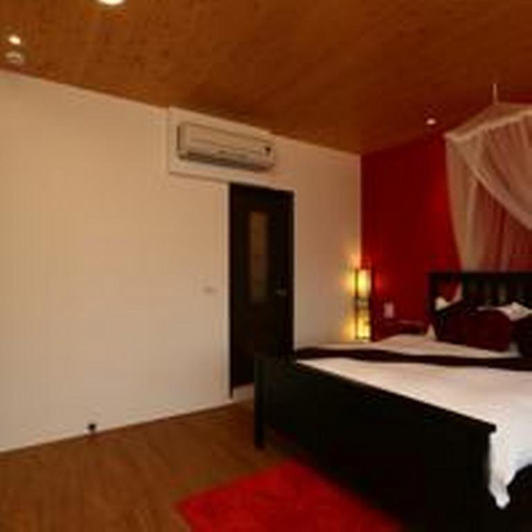 Red Chimney Hostel Luodong Bagian luar foto